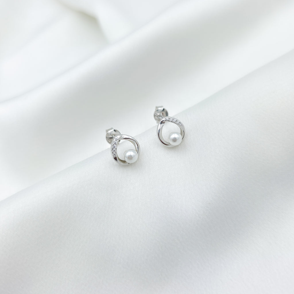 Elegant Pearl Halo Jewelry Set