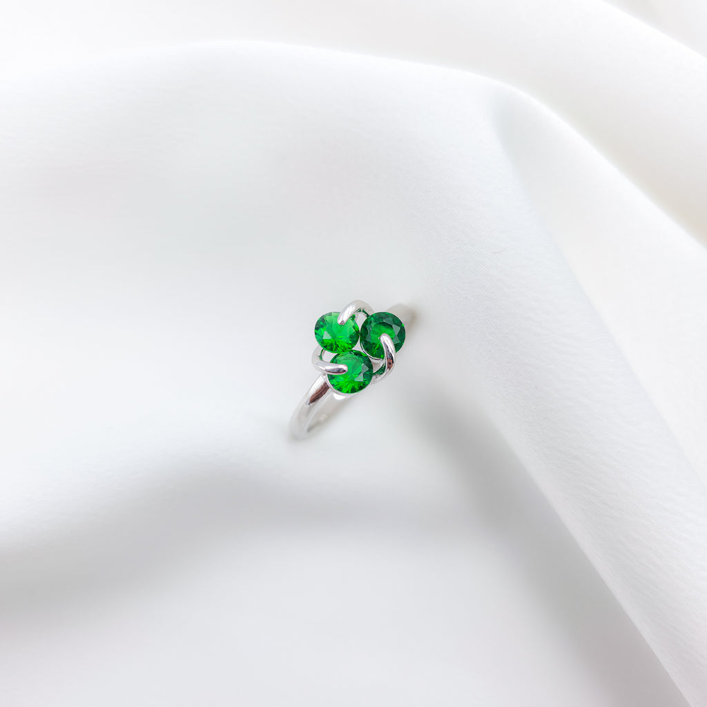 Elegant 925 Sterling Silver Green Stone Cluster Ring