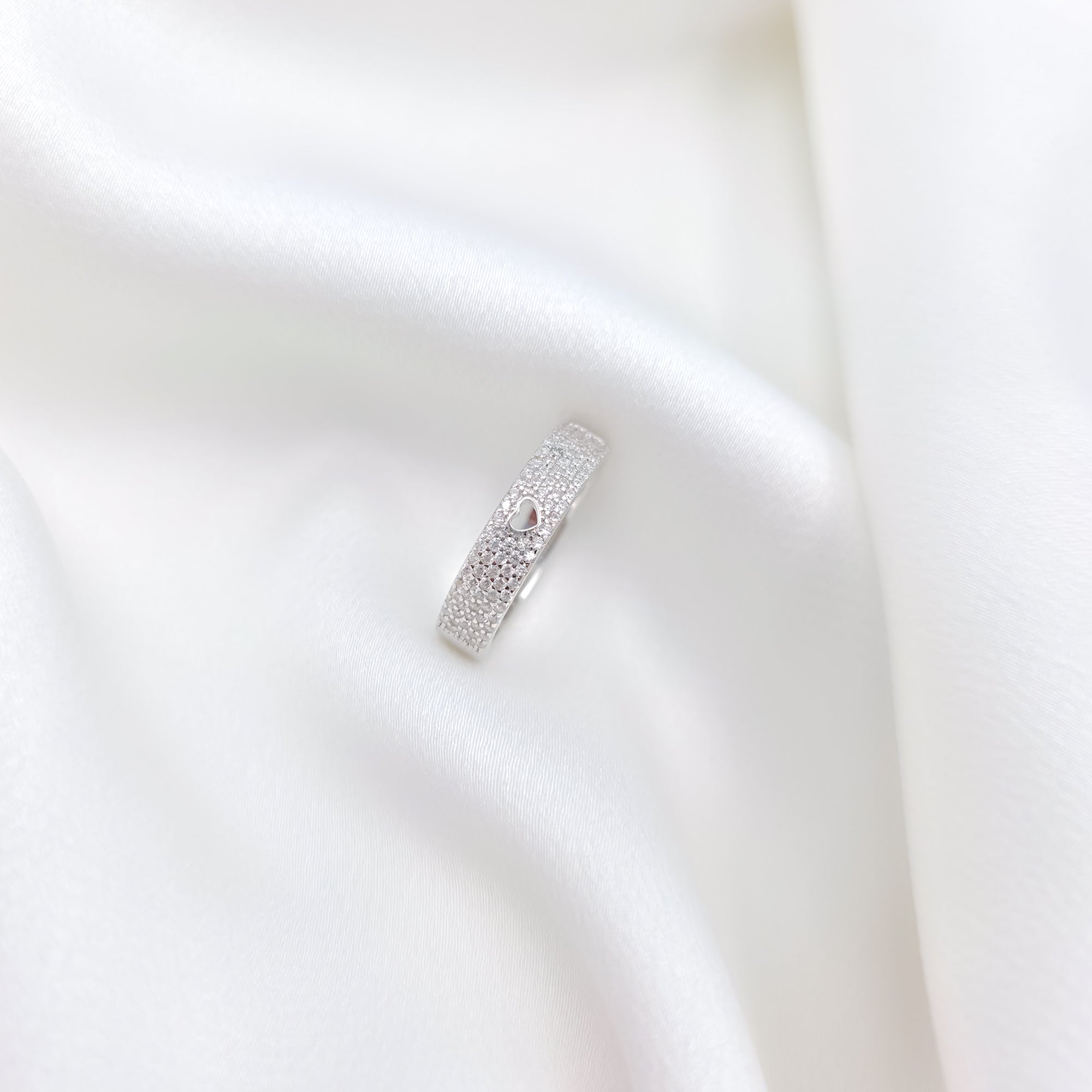 925 Sterling Silver Pavé Heart Band Ring